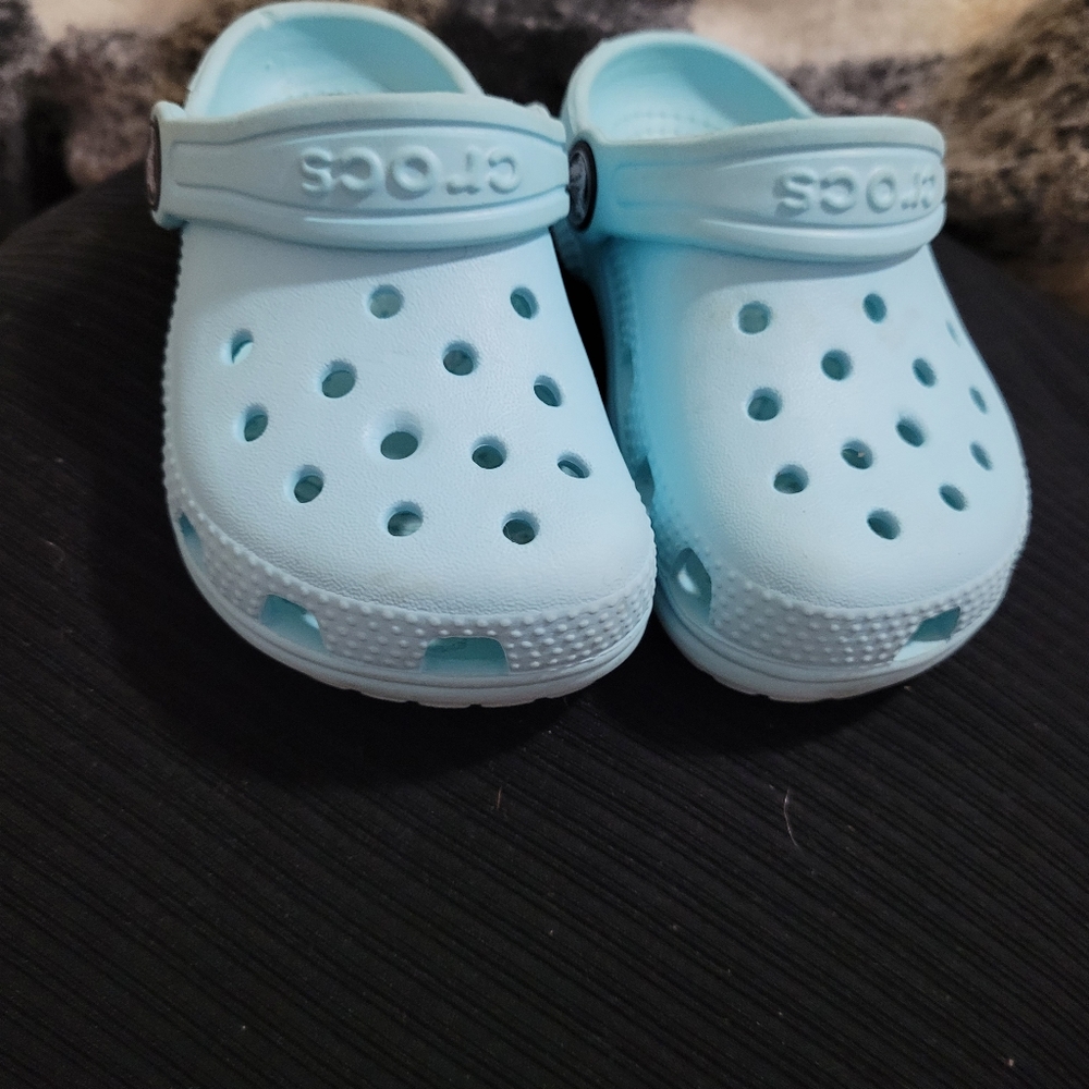 7c toddlers Crocs in color (pure water)
